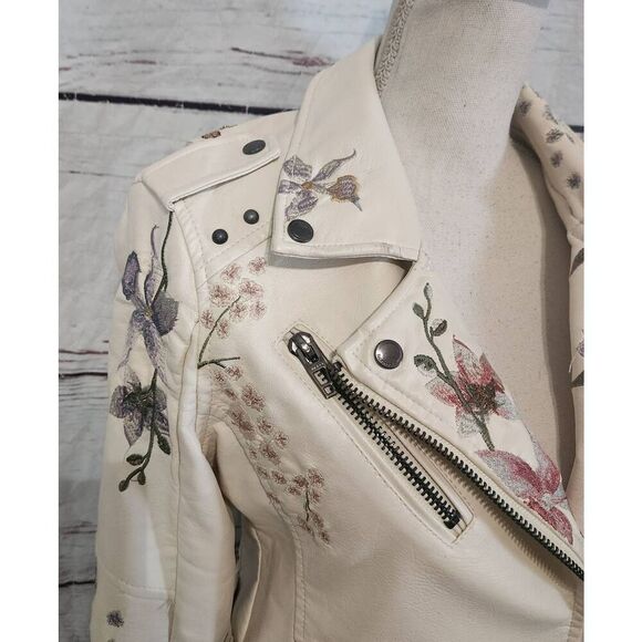 Blanknyc Embroidered Floral Faux Leather Moto Jacket Size Small - Picture 4 of 9